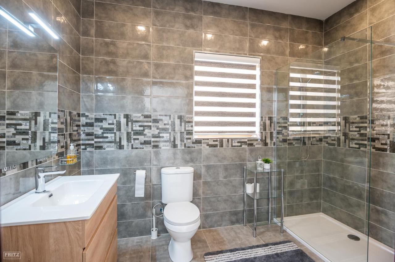 Close To Airport, Double Bedroom, Sofa-Bed, Private Bathroom For Adults And Children Aged 10 And Over Only Gudja Extérieur photo
